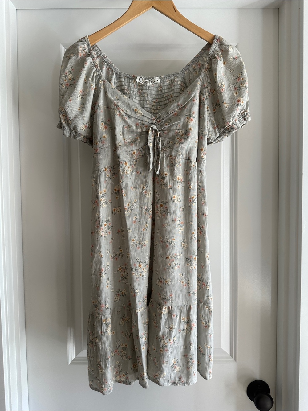 Light Sage Floral Puff-Sleeve Dress